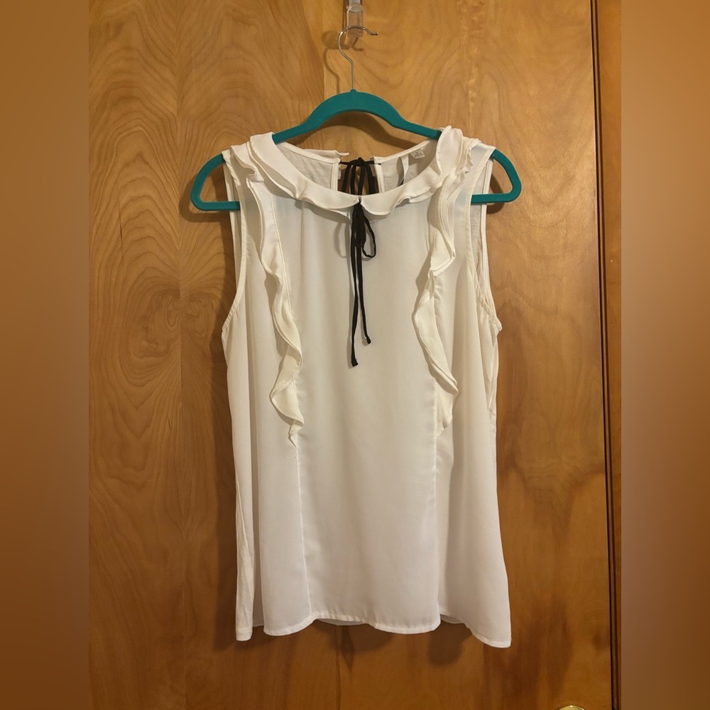 Lauren Conrad Elegant White Sleeveless Ruffle Top Size Medium EUC